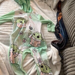 Star Wars Baby Yoda Green Kids zip up footless pajamas
